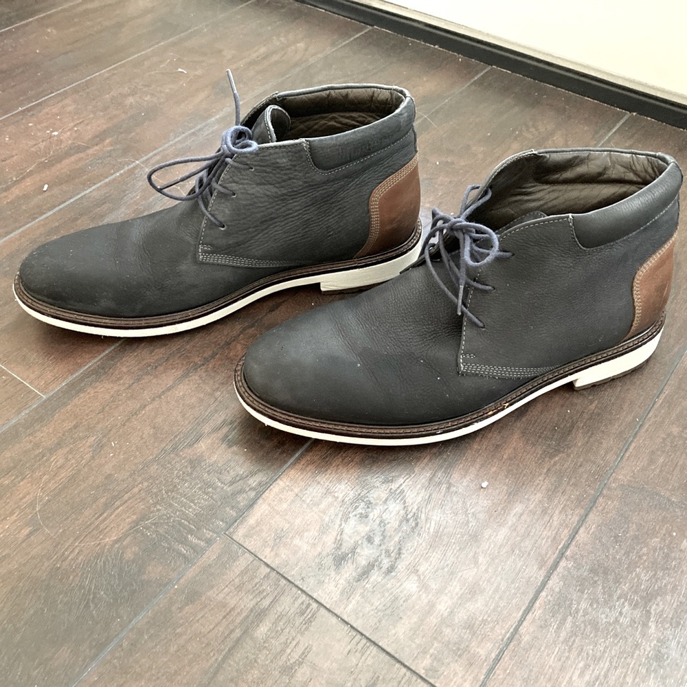 Johnston and Murphy Mens size 8.5 dark navy chukka boot